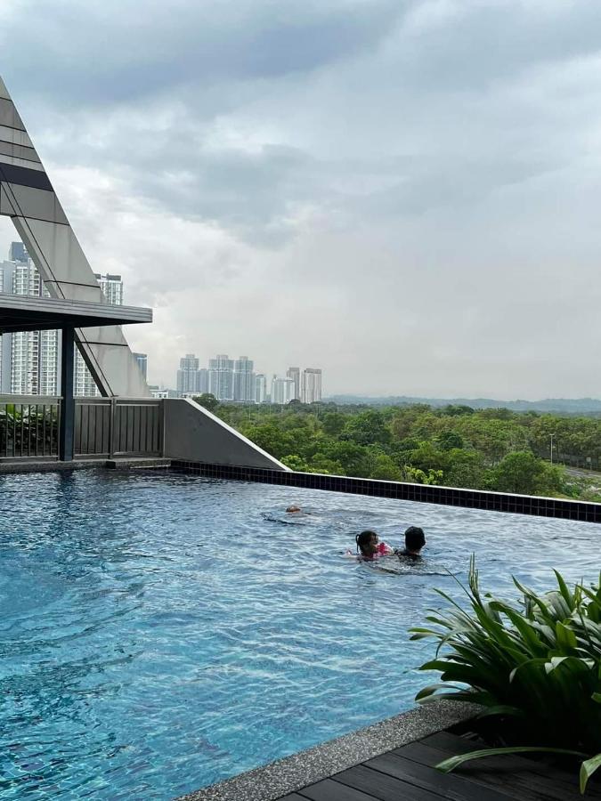 D Bunga مسلم Homestay Pool View Legoland Nusajaya Nusajaya  Exteriér fotografie